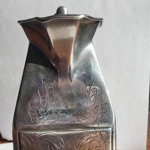 Syrup cup/small pitcher